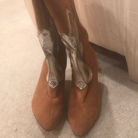 Calypso tan suede boots - Picture 2 of 4